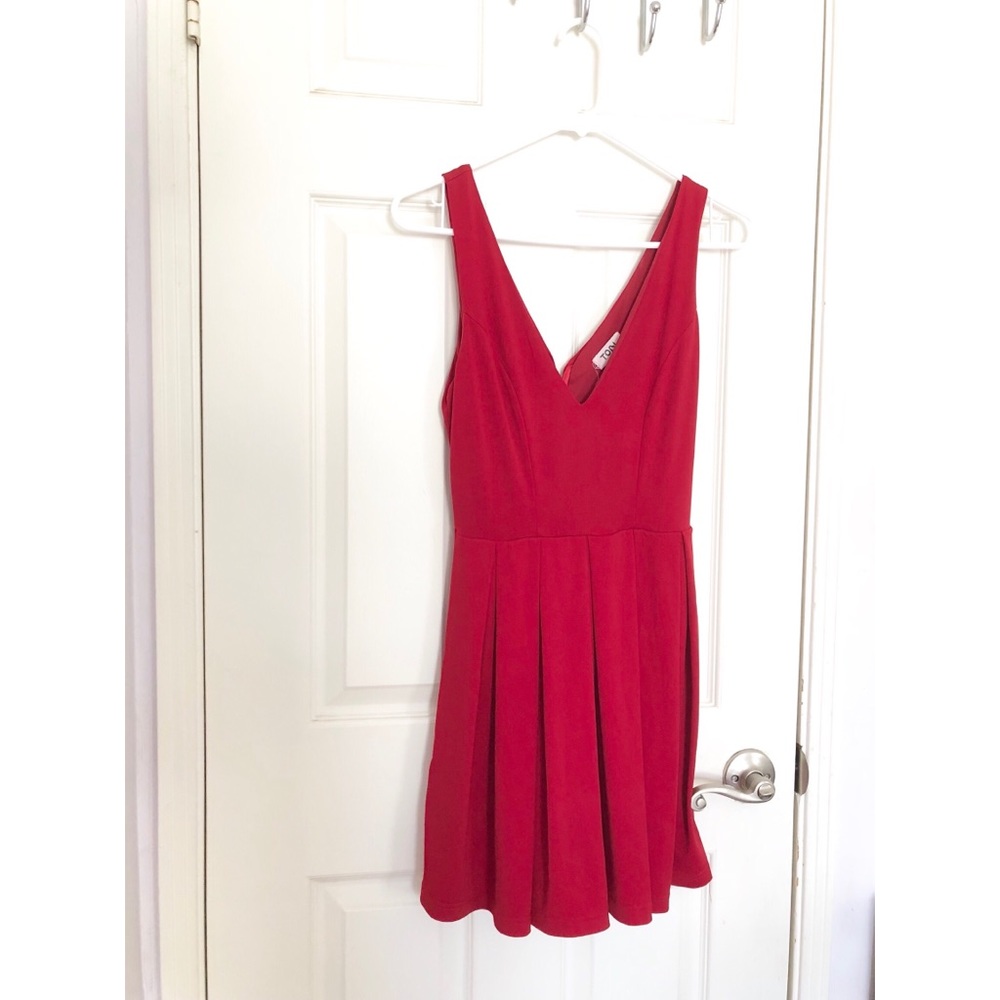 ❤️ Tobi Deep V Skater Dress ❤️
